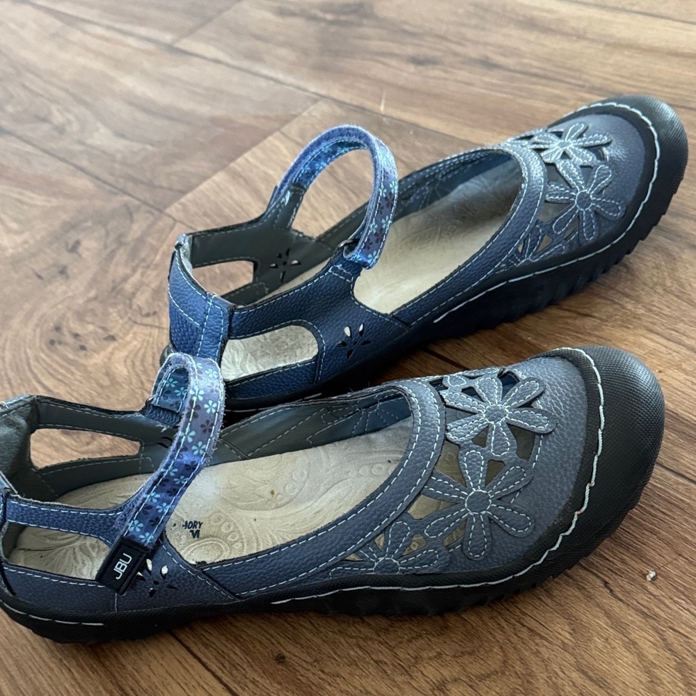 JBL Gray Floral Cutout Women's Shoes - Picture 4 of 6